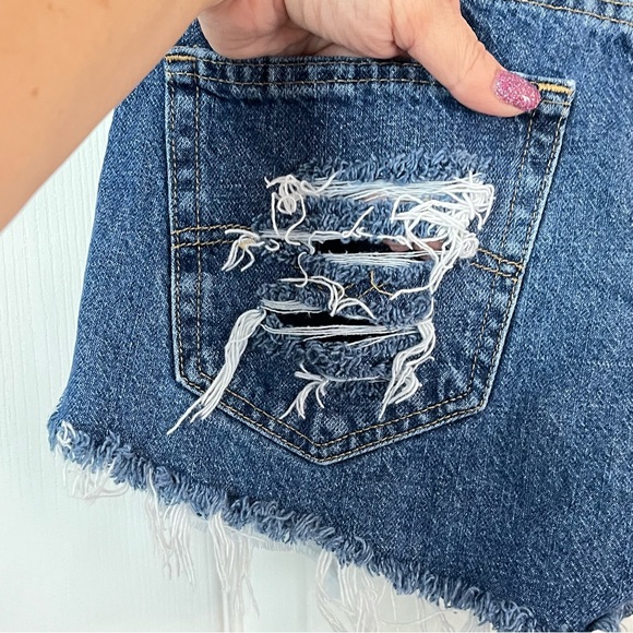 LEVI’S 505 Distressed Medium Stone Washed Chewed Hem Cut Off Upcycled Jean Short - Picture 8 of 13